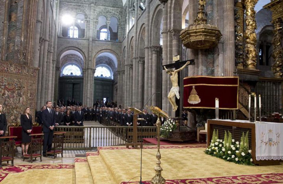 Emotivo funeral por las víctimas del tren en la Catedral de Santiago. Foto: EFE