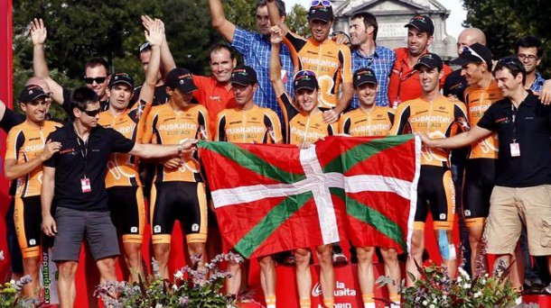 Los corredores del Euskaltel, en el podium de la Vuelta a España 2013. Efe.