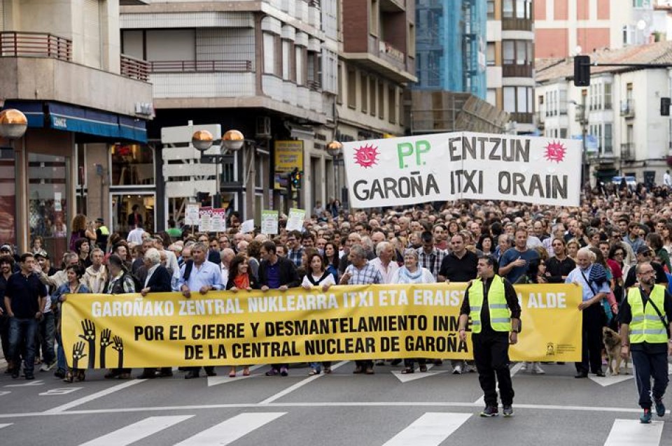 Los ciudadanos de Gasteiz han vuelto a mostrar su rechazo a Garoña. Efe.