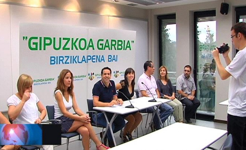 La plataforma Gipuzkoa Garbia ha ofrecido una rueda de prensa este mediodía. Foto: EiTB