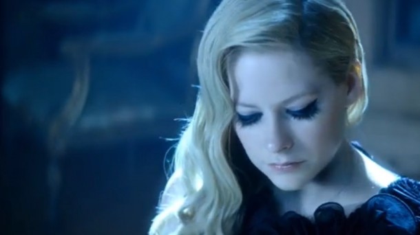 Avril Lavigne: hilik ala bizirik?