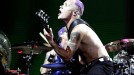 Foto de Michael Balzany, bajista de Red Hot Chili Peppers en Paraguay. Foto: EFE title=