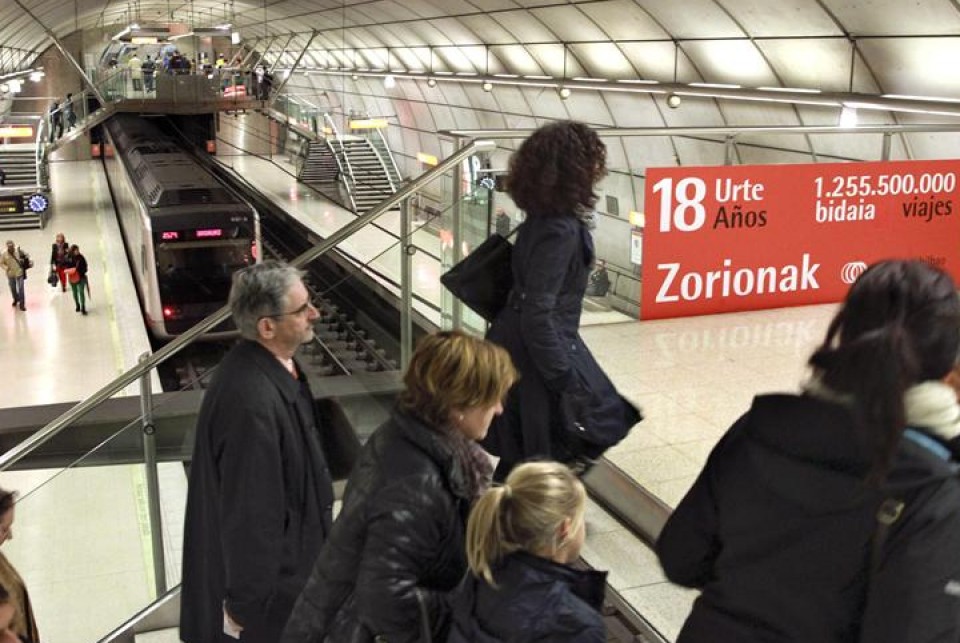 Metro Bilbaoko sei geltoki gehiagok dute wifi konexioa