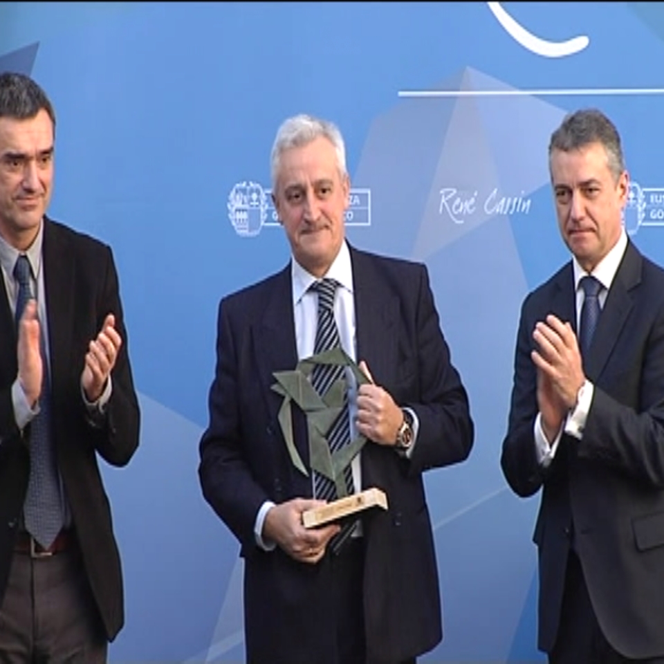 La Comisión Española de Ayuda al Refugiado en Euskadi recibe el Premio René Cassin. Foto: EITB