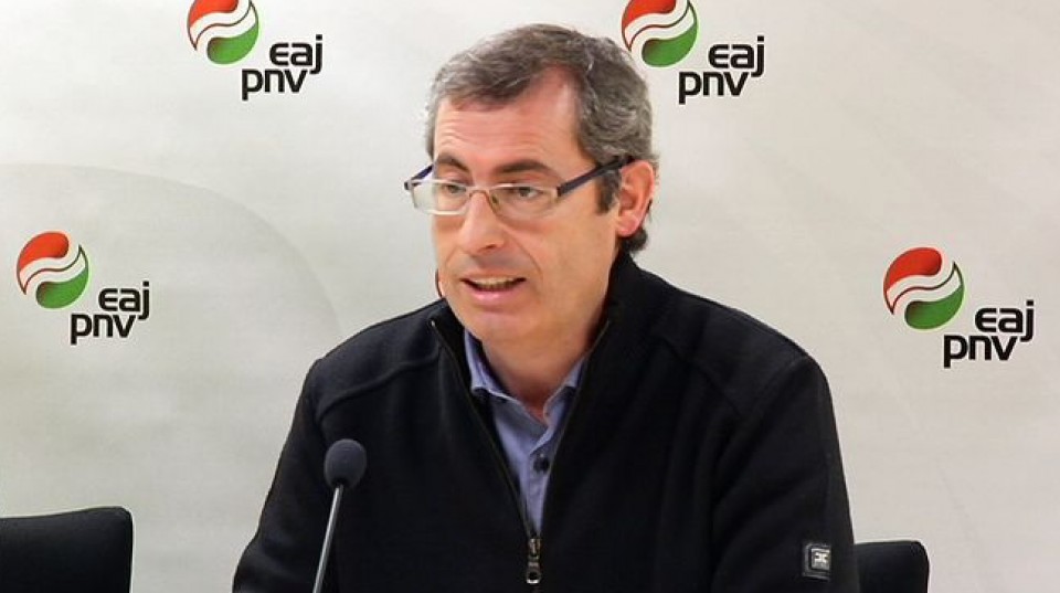 Gipuzkoako EAJk 'errespetuz' hartu du Fernandezen dimisioa