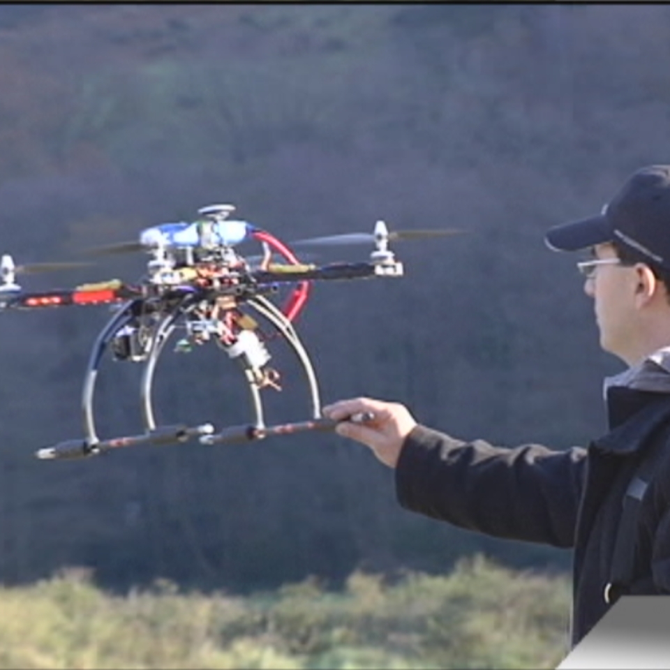 El uso de los drones no es solo militar, también pueden llevar pizzas o vigilar volcanes. EiTB