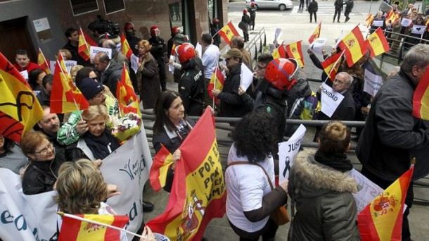 'La AVT tiene mejor trato con el Gobierno vasco que con el español'