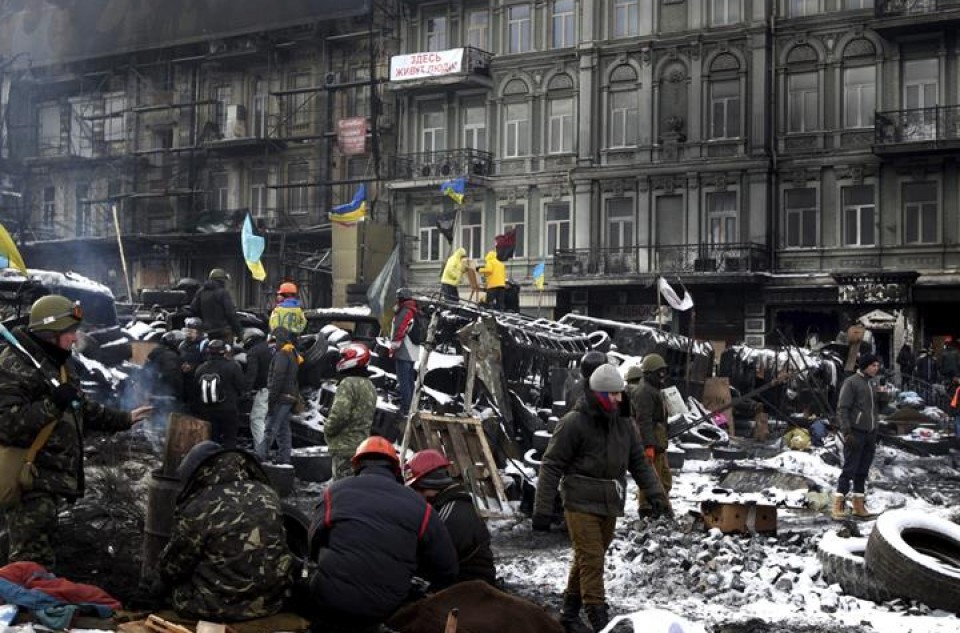 Las barricadas continúan en las calles de Kiev. EFE.