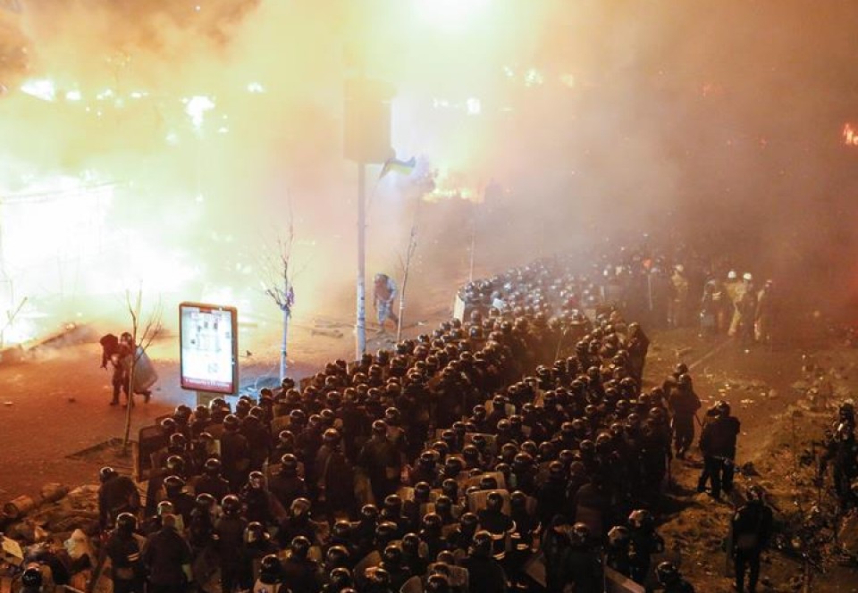 La policía antidisturbios ucraniana en la plaza del Maidán, en Kiev. EFE