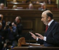 Rubalcaba lanza duras críticas a Rajoy durante el debate de la nación