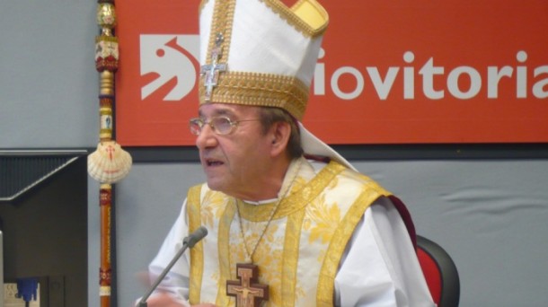 José Carrera, Obispo en Carnavales