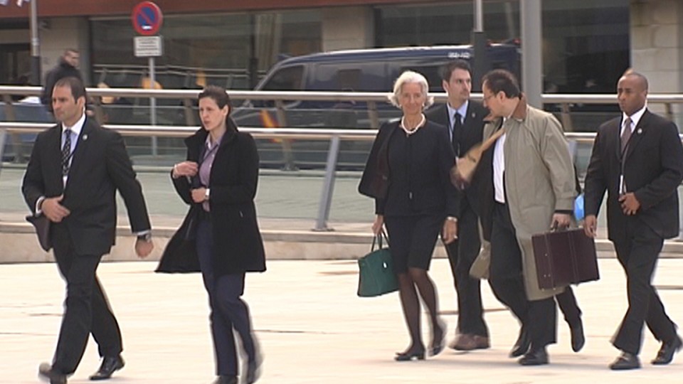 Algunos de los asistentes llegando al museo Guggenheim. EiTB