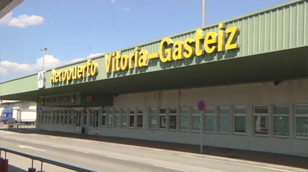 Entra en funcionamiento el nuevo horario del aeropuerto de Vitoria
