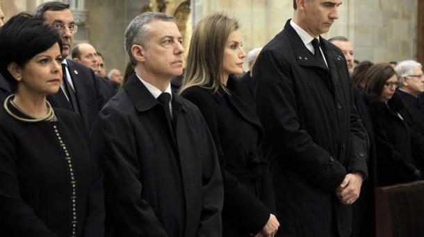 Los Príncipes de Asturias y el lehendakari, en el funeral 