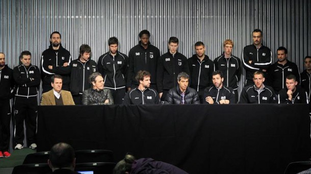 Jugadores del Bilbao Basket, en una rueda de prensa. Efe.