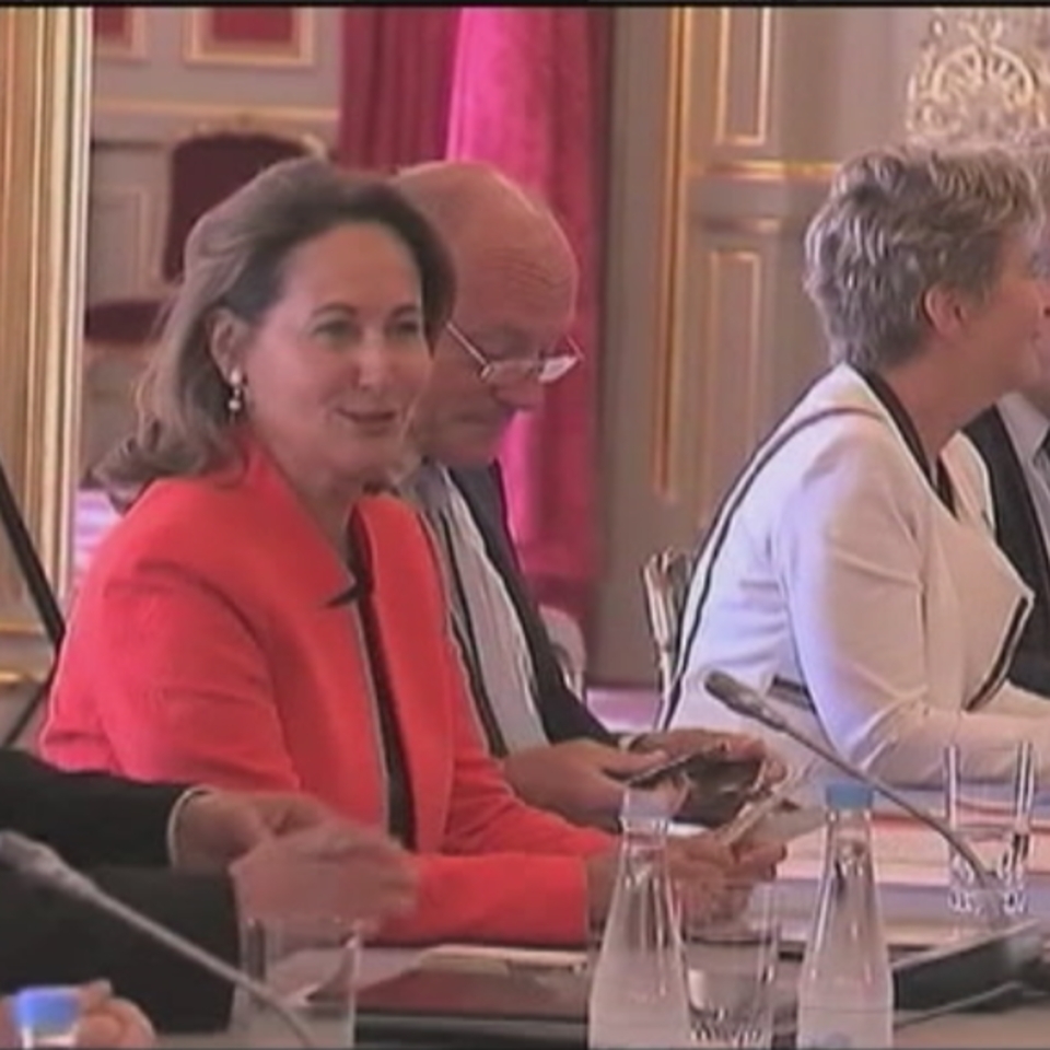 La nueva ministra de Ecología, Segolene Royal, junto al presidente Hollande. EFE