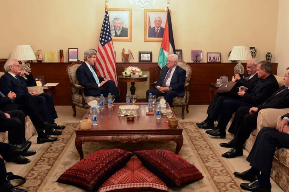 Mahmud Abas Palestinako presidentea eta John Kerry AEBko Estatu idazkaria, martxoaren 26an. EFE