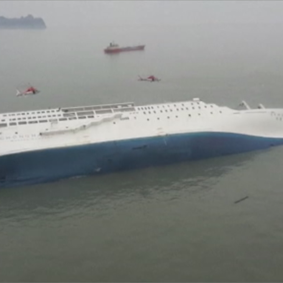 Al  menos dos muertos al hundirse un ferry con 476 pasajeros en Corea. Foto: EFE