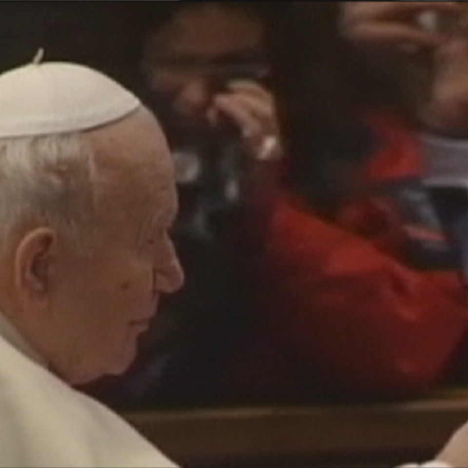 La Iglesia católica canoniza a dos papas a la vez