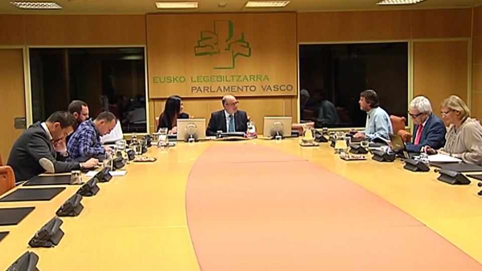 La comisión que investigó en el Parlamento Vasco el caso Epsilon. EiTB