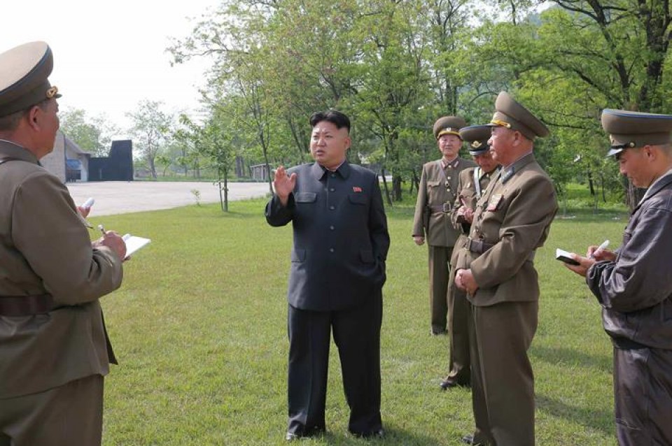 Kim Jong-un junto a las fuerzas aéreas norcoreanas. Foto: EFE