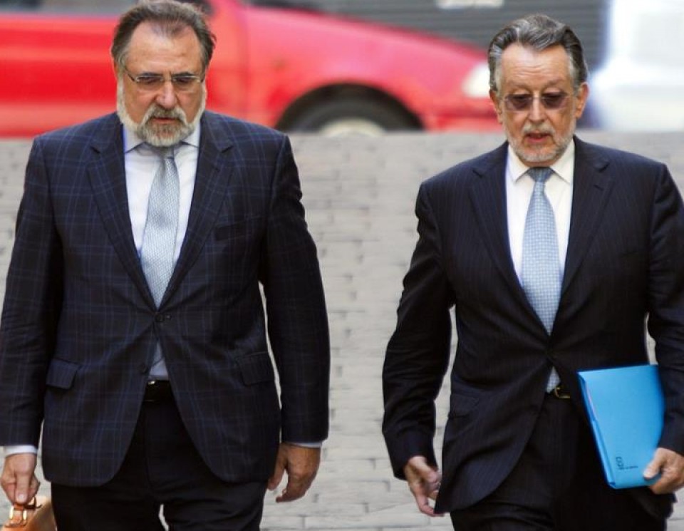 Alfonso Grau (derecha), con su abogado. Efe.