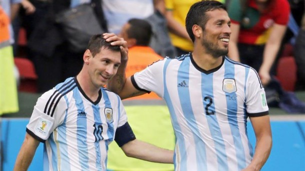 Messi y Garay. Foto: EFE