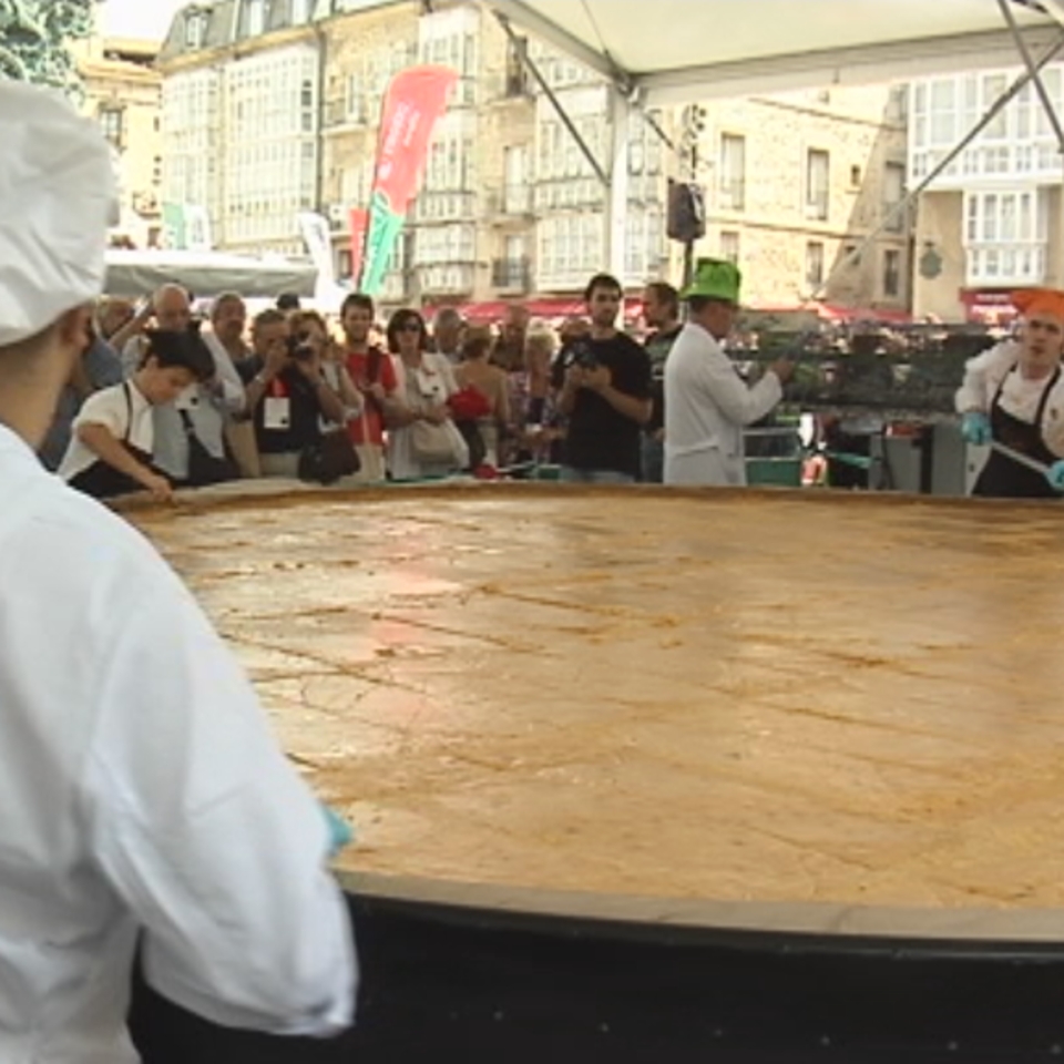 El Guiness no reconoce como récord la tortilla de 5 metros de Gasteiz