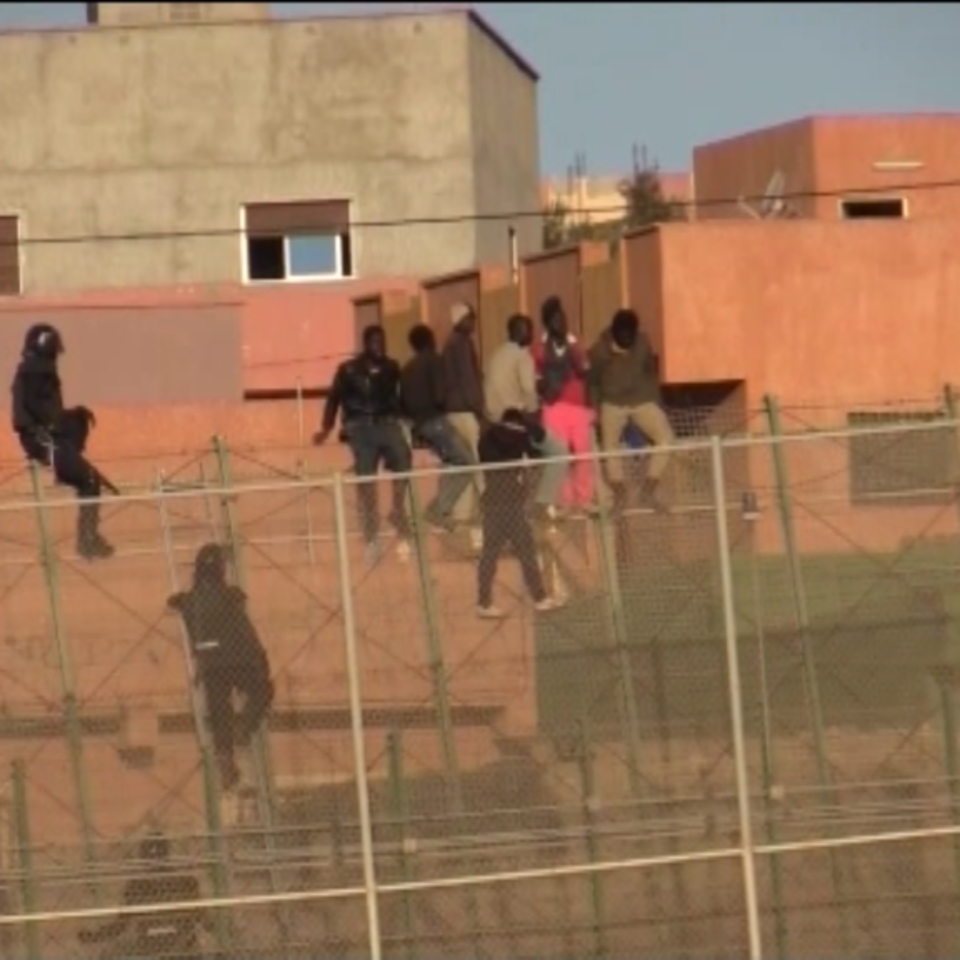 Un inmigrante logra entrar en Melilla saltando la valla