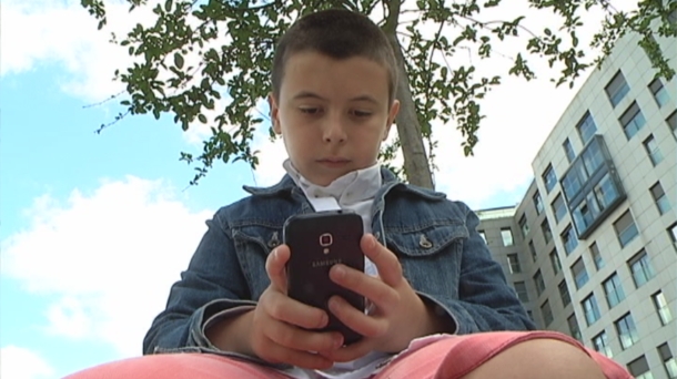 "Es excesivo que un niño reciba un smartphone en su Primera Comunión"