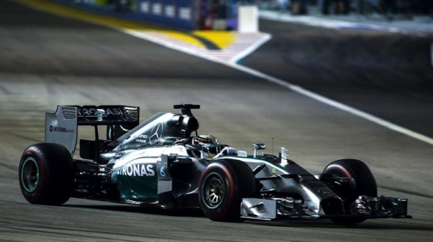 Lewis Hamilton gana en Singapur. Foto: EFE