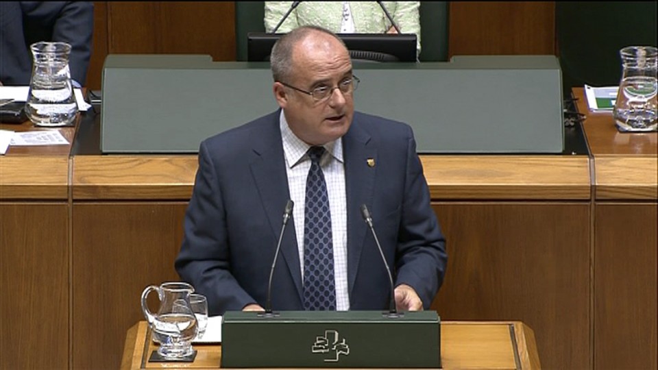 El portavoz parlamentario del PNV, Joseba Egibar, en su comparecencia en el Parlamento Vasco. EiTB