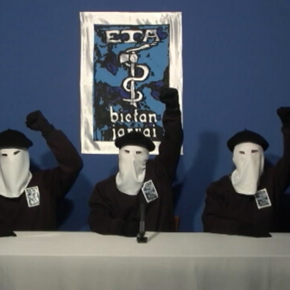 Imagen del vídeo en el que ETA anunció el cese definitivo de la violencia