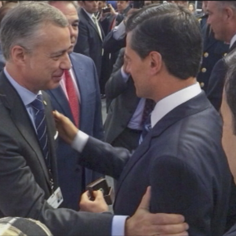 El lehendakari Iñigo Urkullu saluda al presidente de México, Enrique Peña Nieto. Foto: EFE