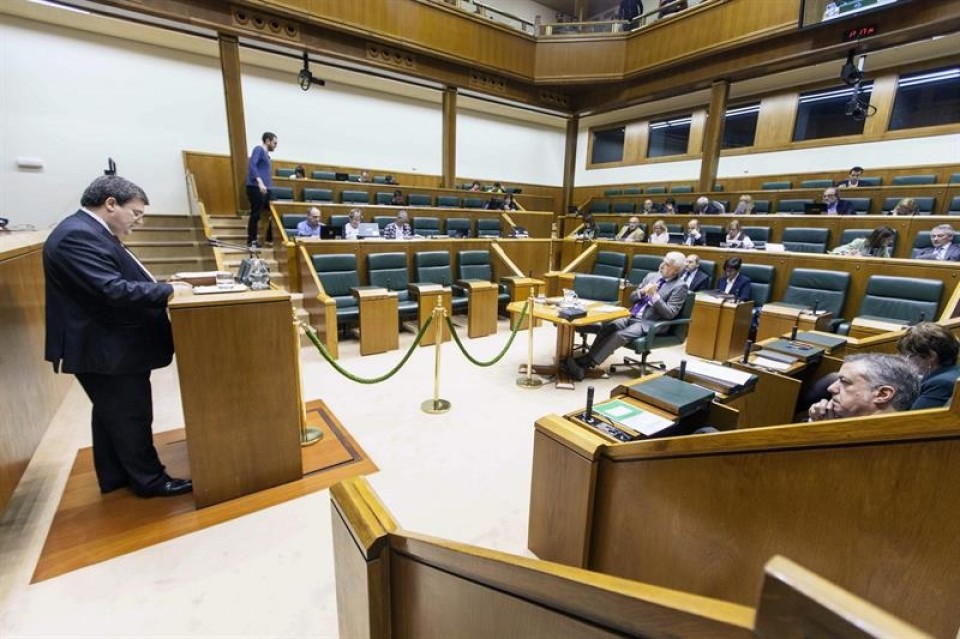 Pleno monográfico sobre paro y pobreza en el Parlamento Vasco. Foto: EFE