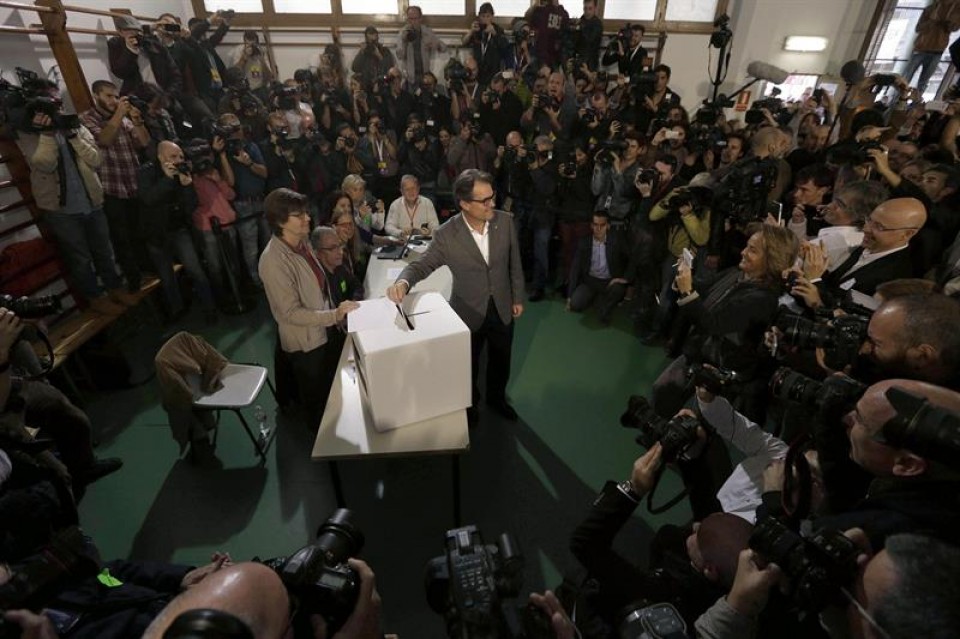 El president Artur Mas, votando el 9-N. EFE