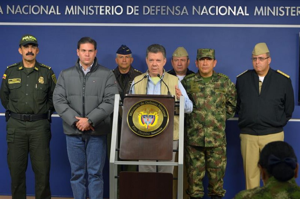 Santos anuncia la decisión de suspender los diálogos con las FARC.