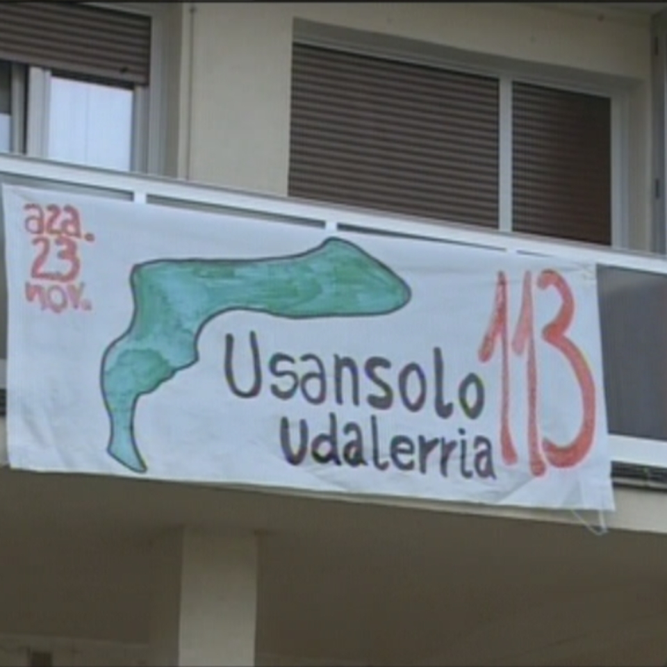 Pancarta que reivindica la segregación de Usansolo.