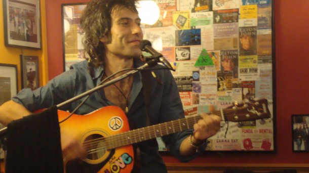 Gian Luca Chimento , música en las calles de Euskadi