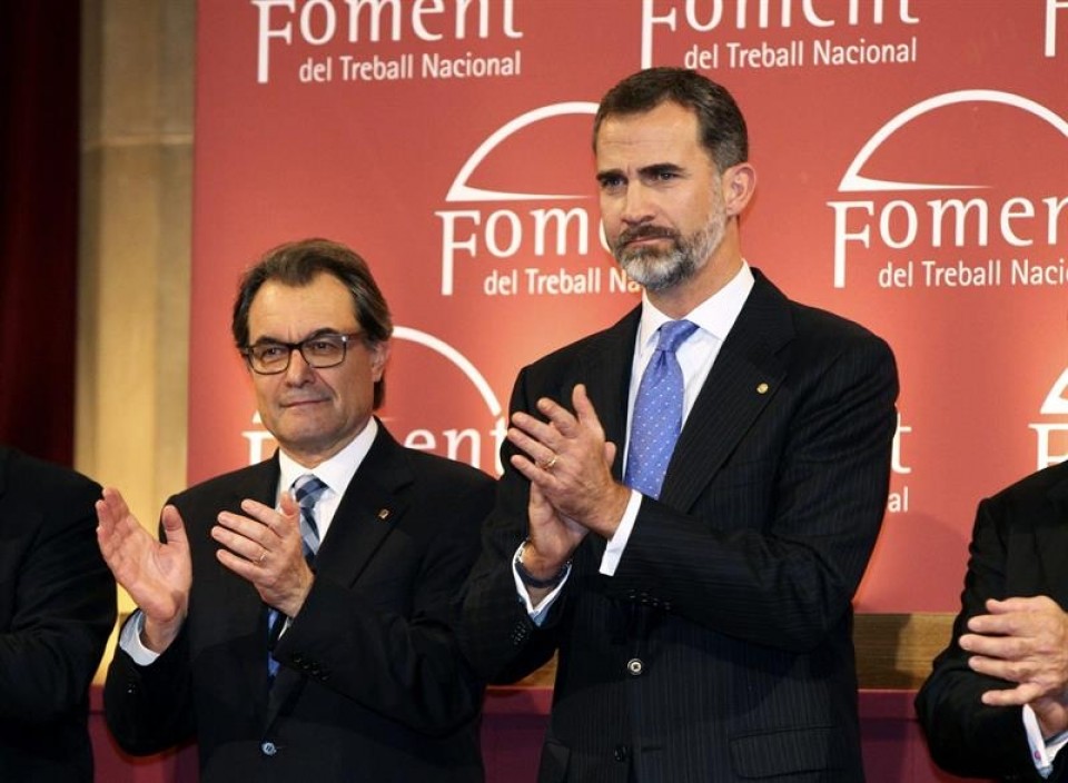 El rey Felipe VI junto al presidente de la Generalitat, Artur Mas. Foto: EFE