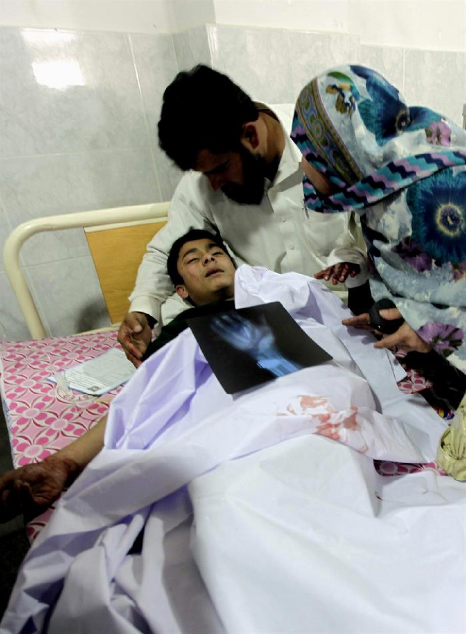 Pakistango eskola bateko erasoa aldarrikatu dute talibanek