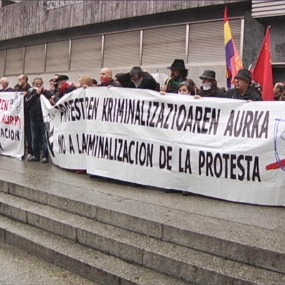 Una concentración en Bilbao contra la ley mordaza. EiTB