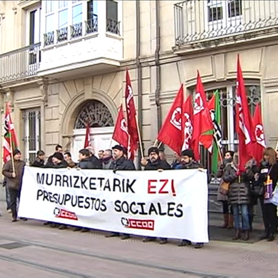 Concentración de CCOO ante el Parlamento Vasco