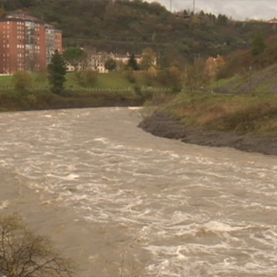 El nivel de los ríos sube y el viento provoca problemas