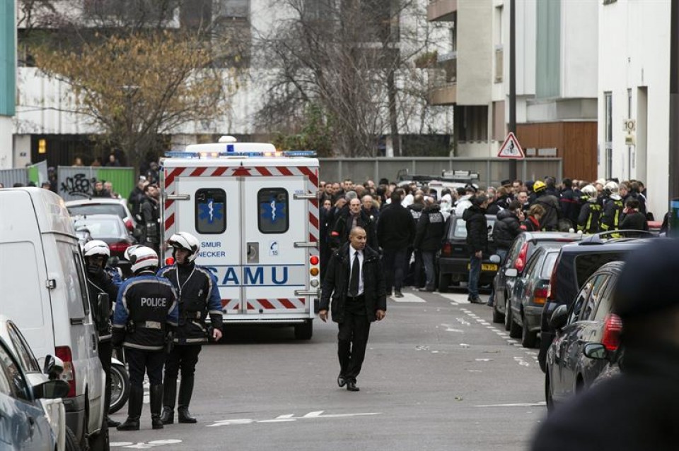 Parisen zauritutakoen artean 35 urteko polizia ziburutar bat dago