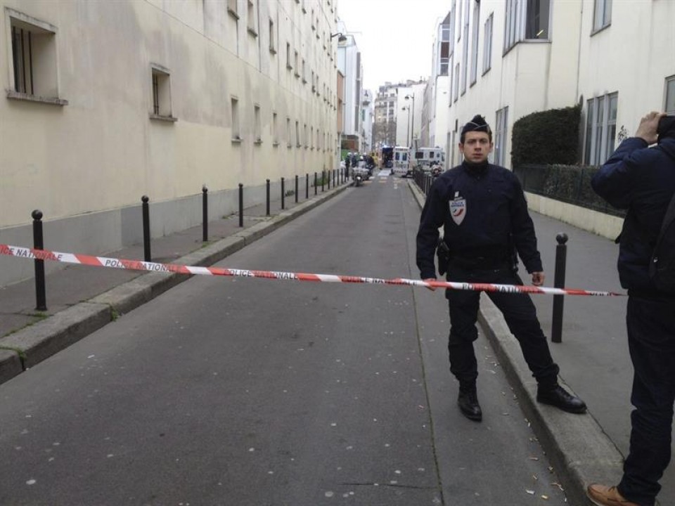 El exterior de la sede del semanario 'Charlie Hebdo'. Foto: @soren_seelow 