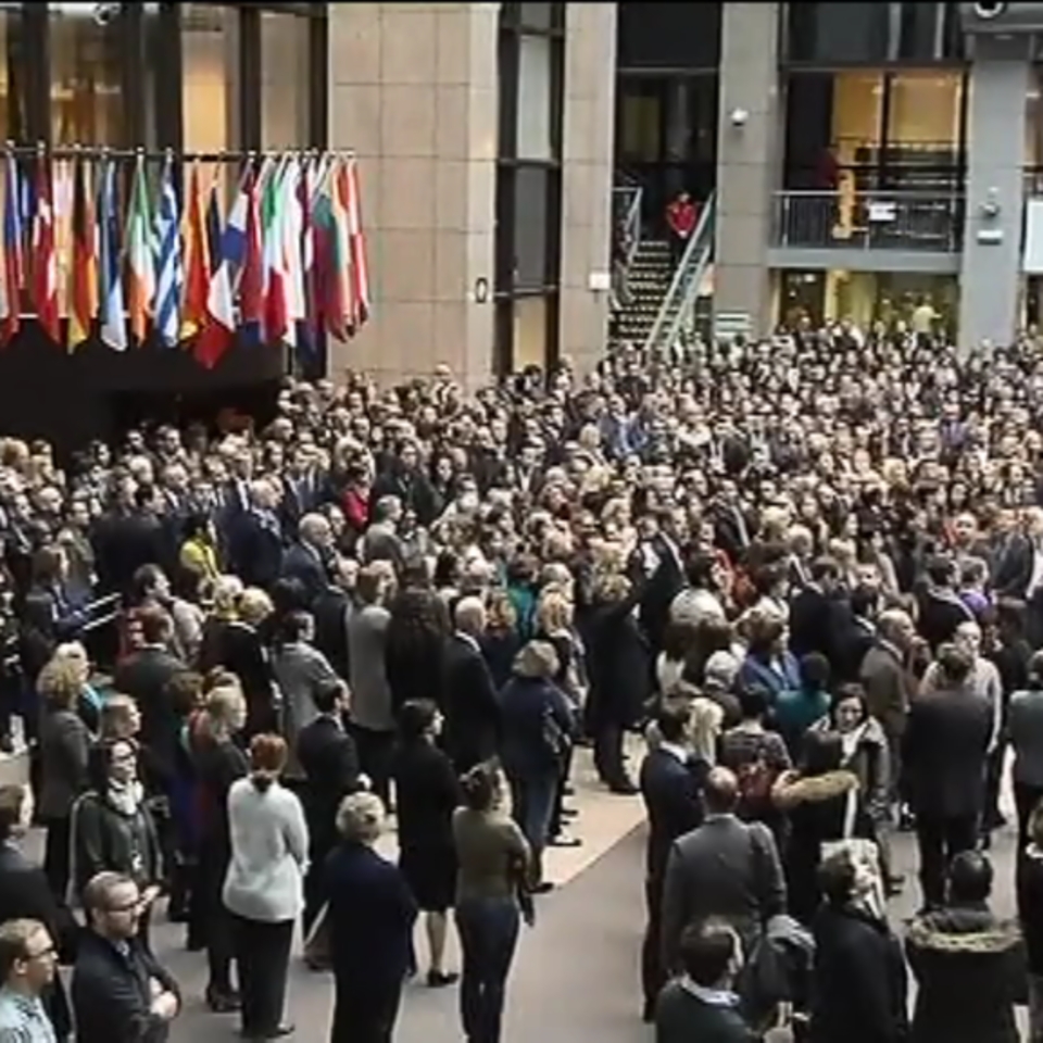 La UE rinde homenaje a las víctimas del atentado contra Charlie Hebdo