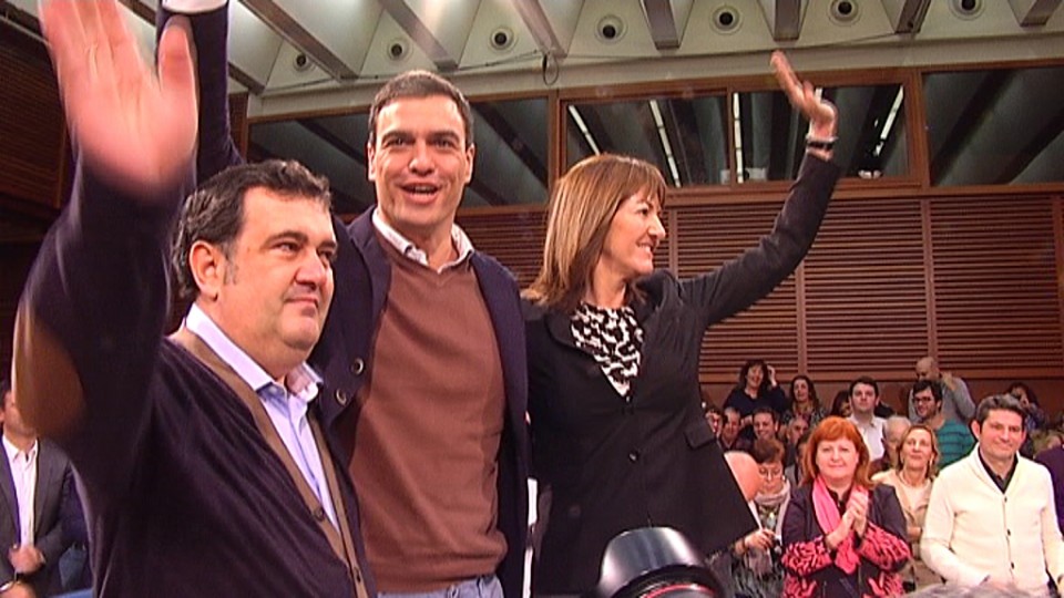 Ernesto Gasco, Pedro Sánchez e Idoia Mendia en un acto en Donostia. Foto: EiTB