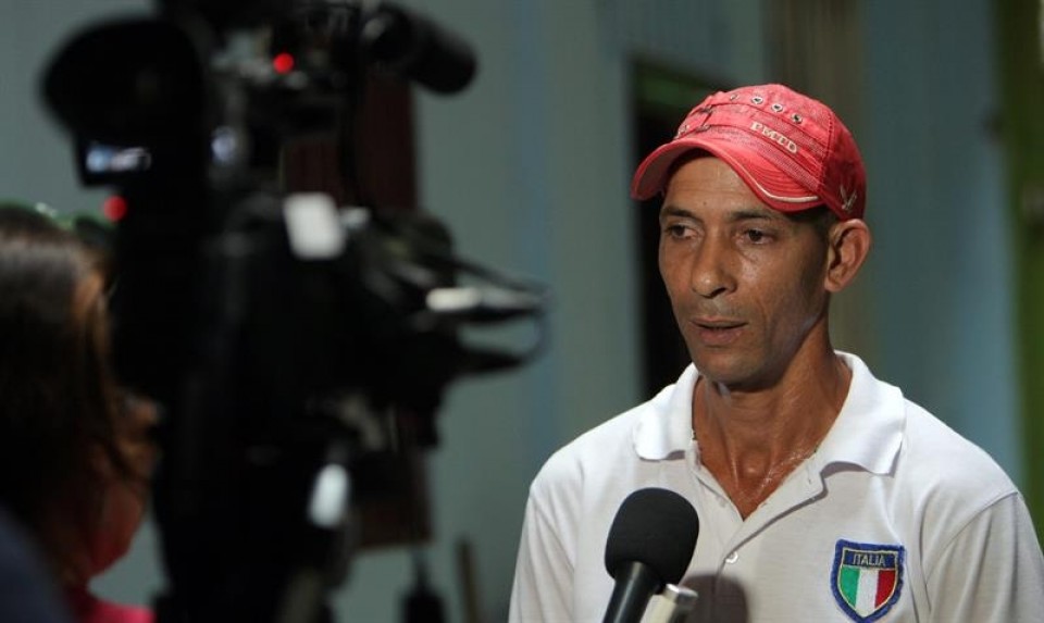 El disidente cubano Roberto Hernández Barrios tras su liberación. Imagen de archivo: EFE