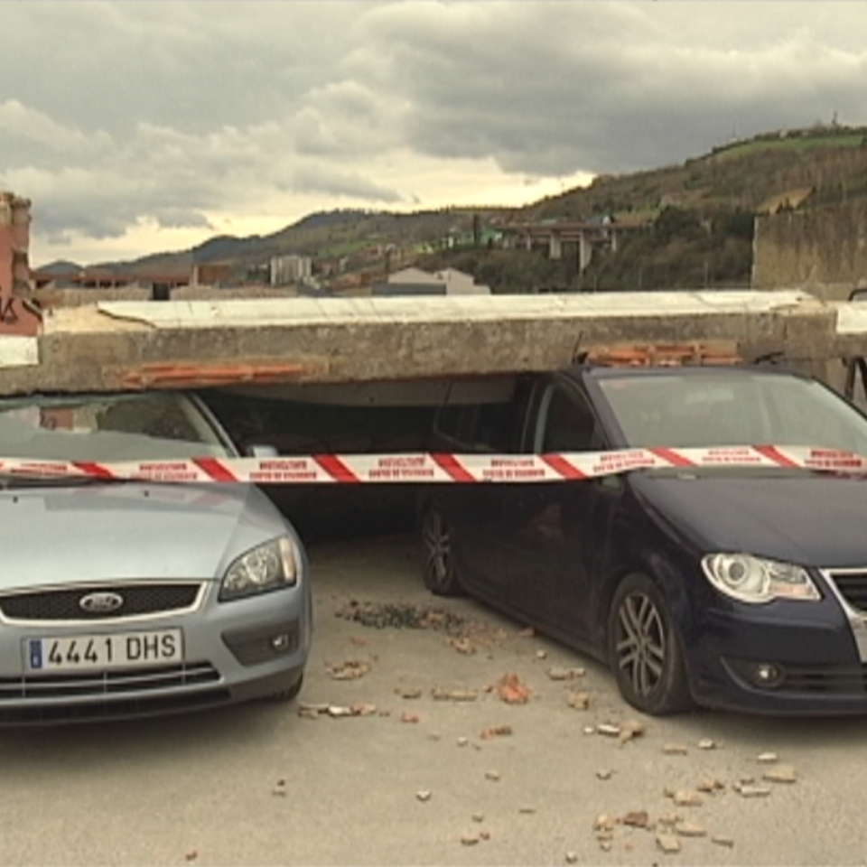 El viento causa graves incidentes en Euskal Herria